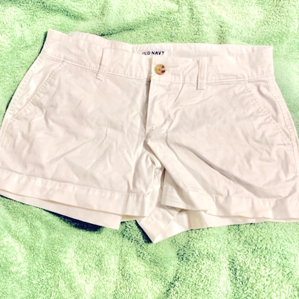 Old Navy white short style shorts with pockets button and zipper
